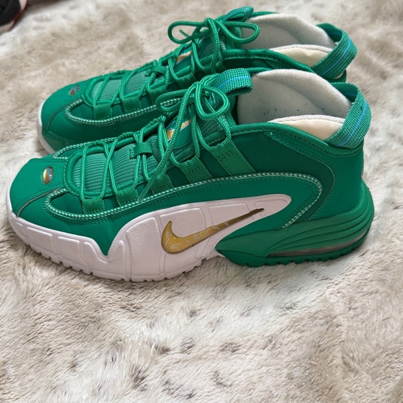 Nike Kids' Sneakers in Green with Gold Highlights - Picture 2 of 5